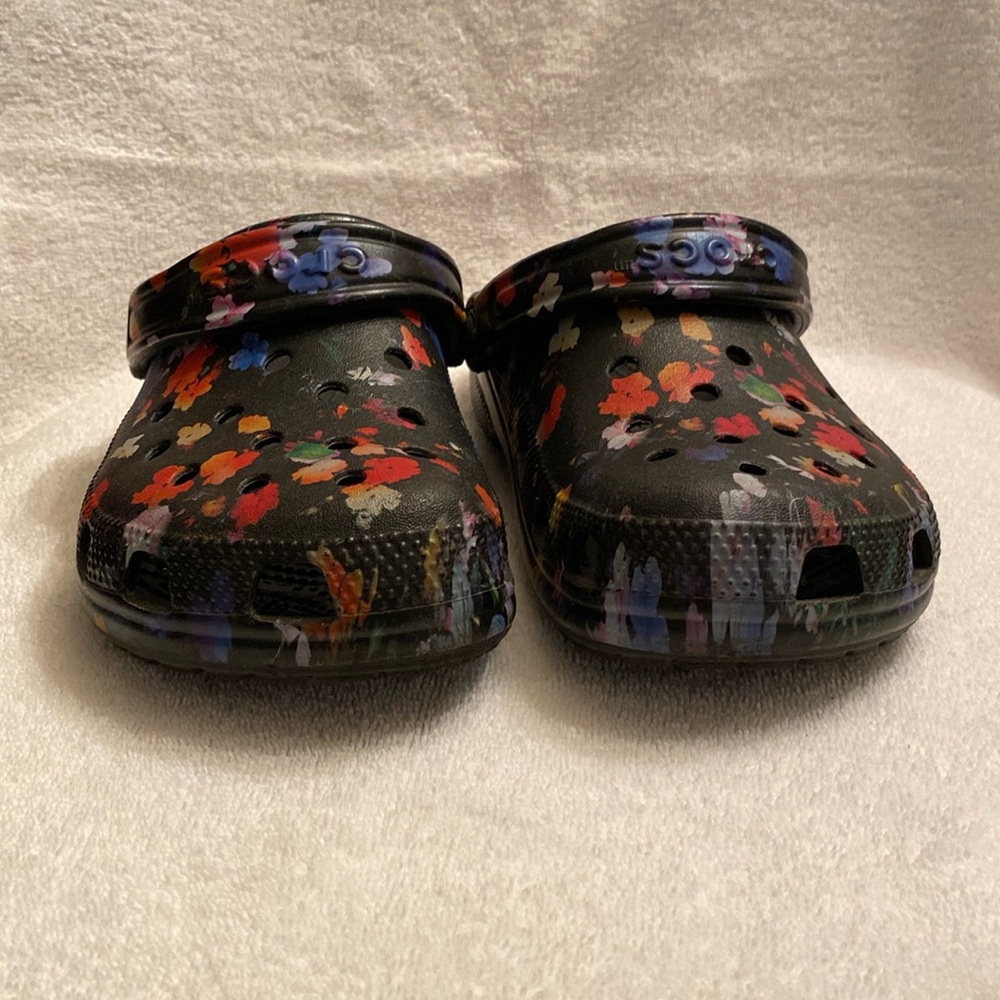 Crocs for anyone. Women size 6, men’s 4